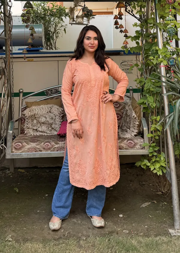Mulmul_chikan_Zainab_Lace_kurti