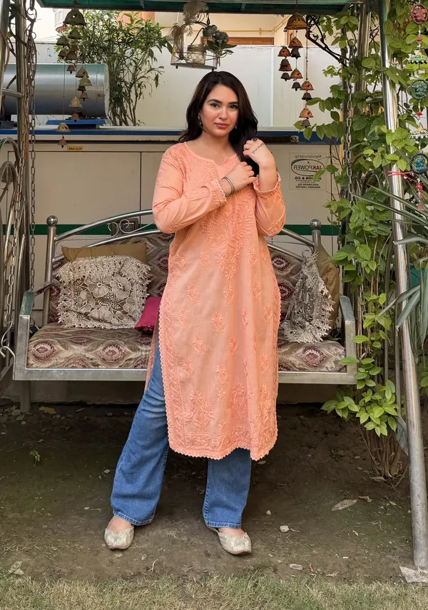 Mulmul_chikan_Zainab_Lace_kurti