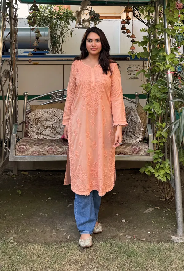 Mulmul_chikan_Zainab_Lace_kurti