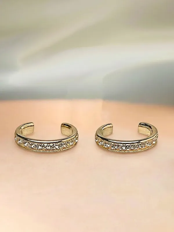 Elegant_And_Minimal_Huggie