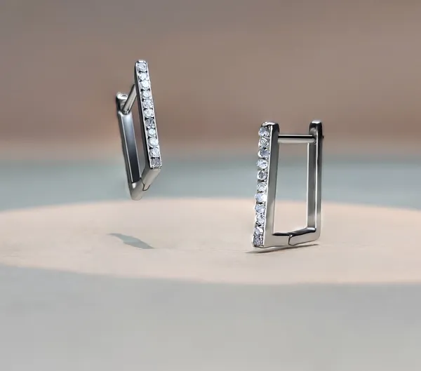 Sterling_Silver_Earrings_Studded_With_Diamonds
