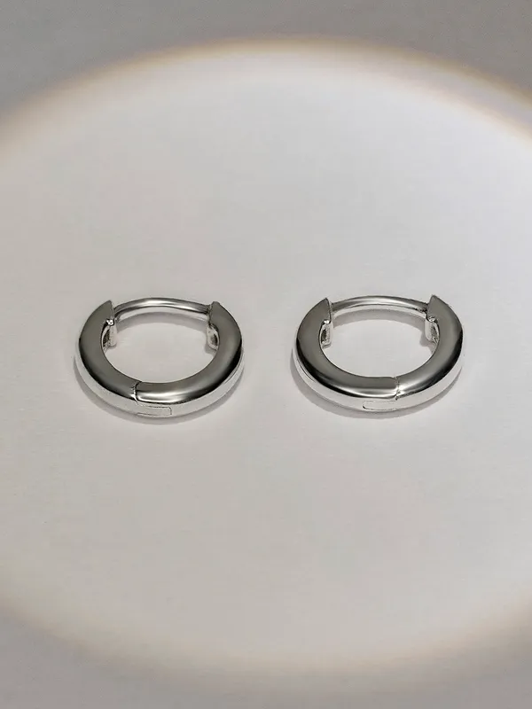 Classic_Hoop_Earring