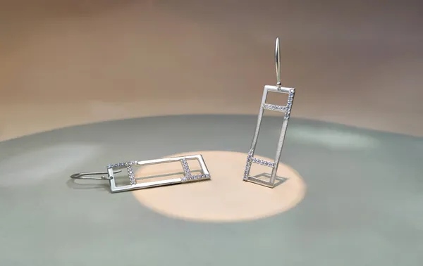 The_Linear_Frame_Drops
