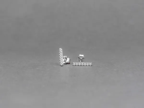 Classic_Diamond_Bar_Stud_Earring