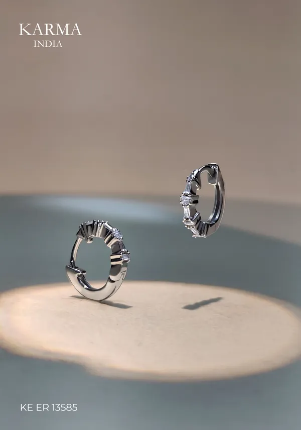Classic_Baguette_Diamonds_Earrings