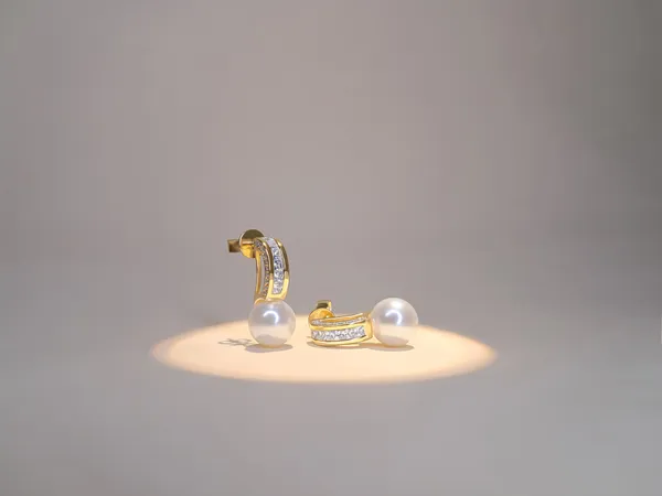 Pearl_&_Diamond_Drop_Earring