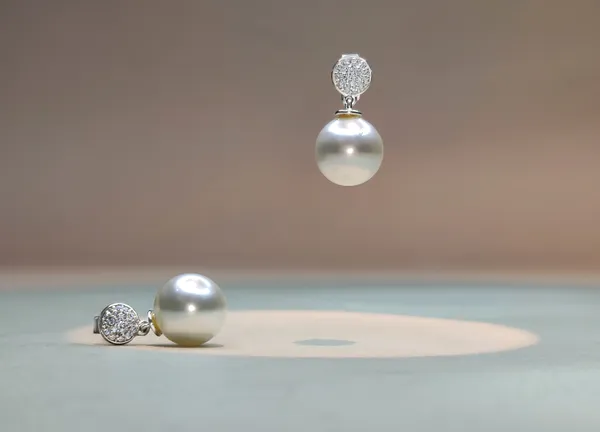 Unique_Pearl_Earring