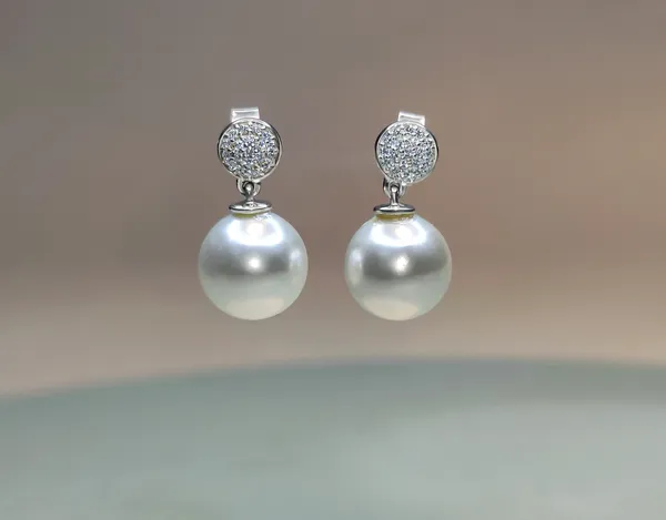 Unique_Pearl_Earring