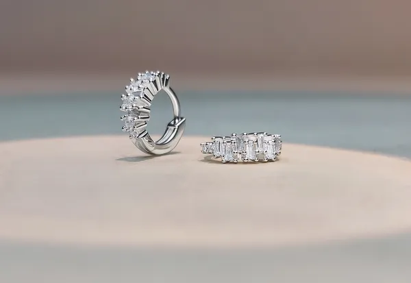 Baguette_Diamonds_Hoop_Earring