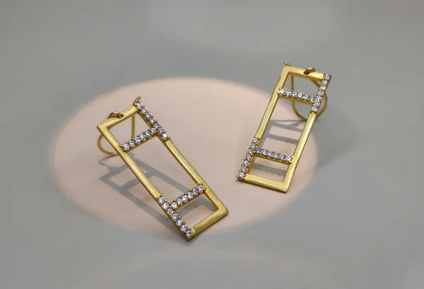 The_Linear_Frame_Drops