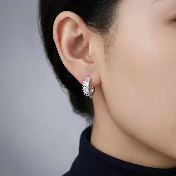 Baguette_Diamonds_Hoop_Earring