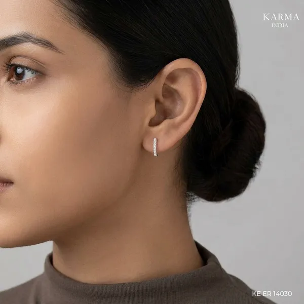 Classic_Diamond_Bar_Stud_Earring