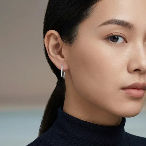 Sterling_Silver_Earrings_Studded_With_Diamonds