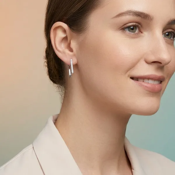 Sterling_Silver_Earrings_Studded_With_Diamonds