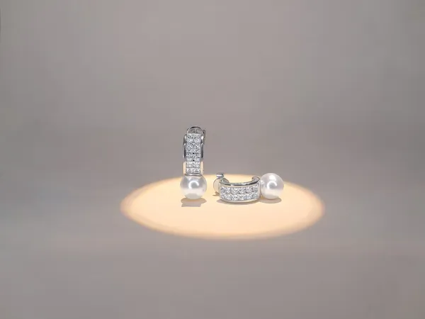Pearl_&_Diamond_Stud_Earring