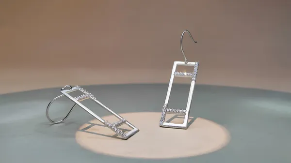 The_Linear_Frame_Drops