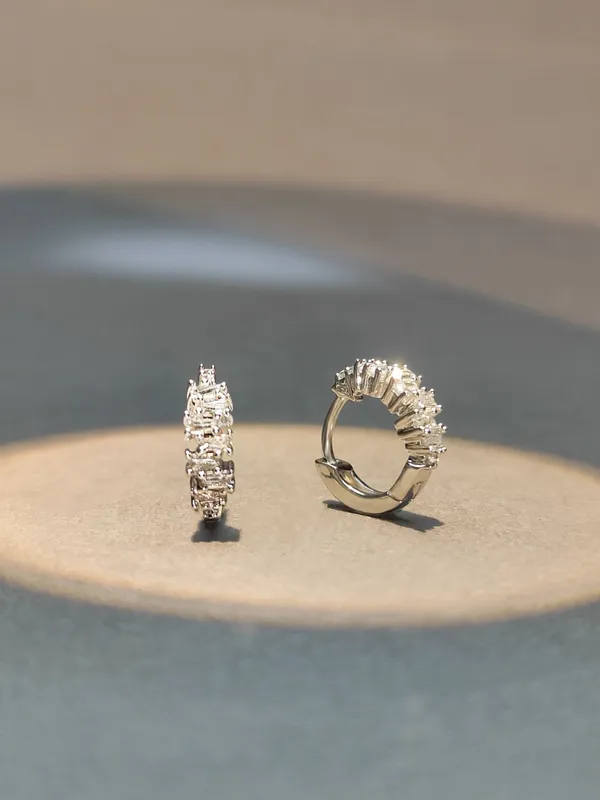 Baguette_Diamonds_Hoop_Earring