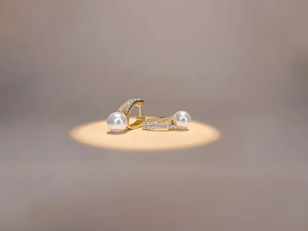 Pearl_&_Diamond_Hoop_Earring