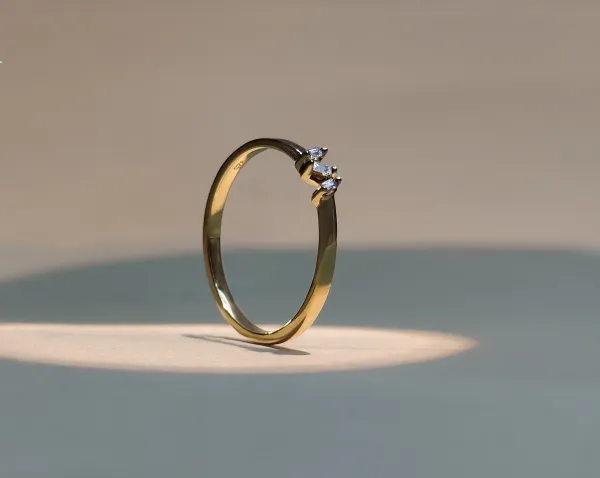 Delicate_Triple_Diamond_Minimalist_Ring