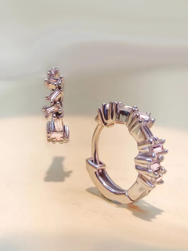 Classic_Baguette_Diamond_Earrings