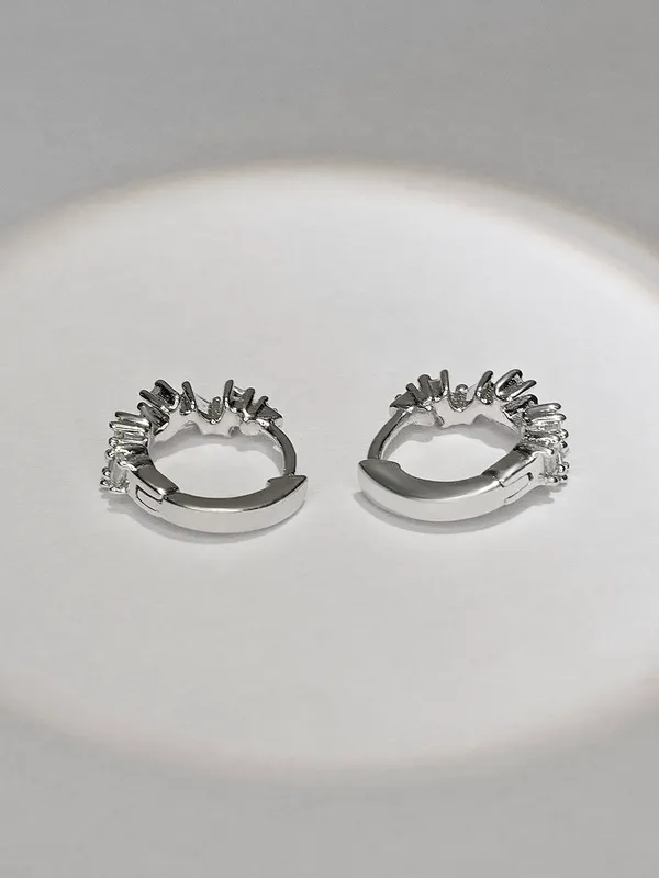 Classic_Baguette_Diamond_Earrings