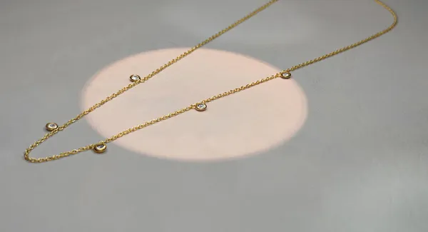 Minimal_Bezel-Set_Diamond_Station_Chain_Necklace
