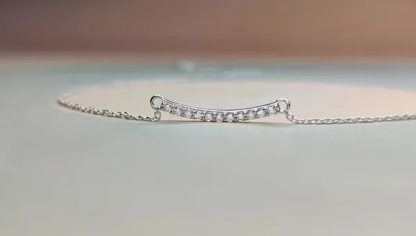 Classic_Diamond_Bar_Necklace