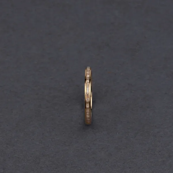 Elegant_Slim_Diamond_Band_Ring