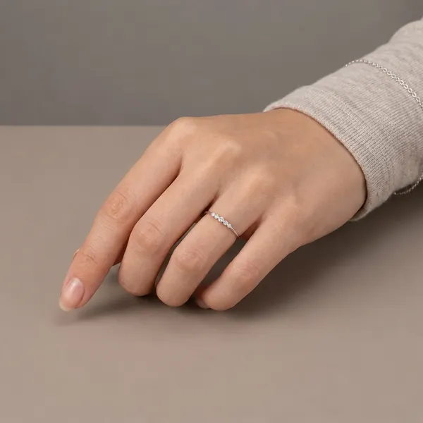 Minimal_Bezel-Set_Ring