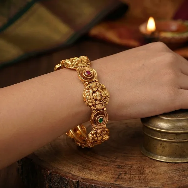 Yellow_Brass_Premium_And_Elegant_Bangle_For_Women