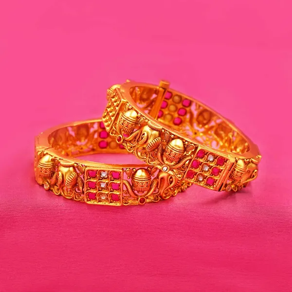 Yellow_Brass_Premium_And_Elegant_Bangle_For_Women
