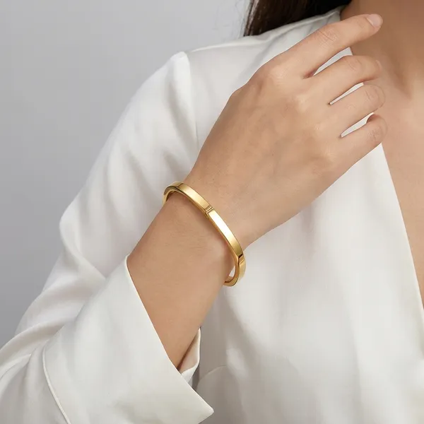 Yellow_Brass_Premium_And_Elegant_Bangle_For_Women