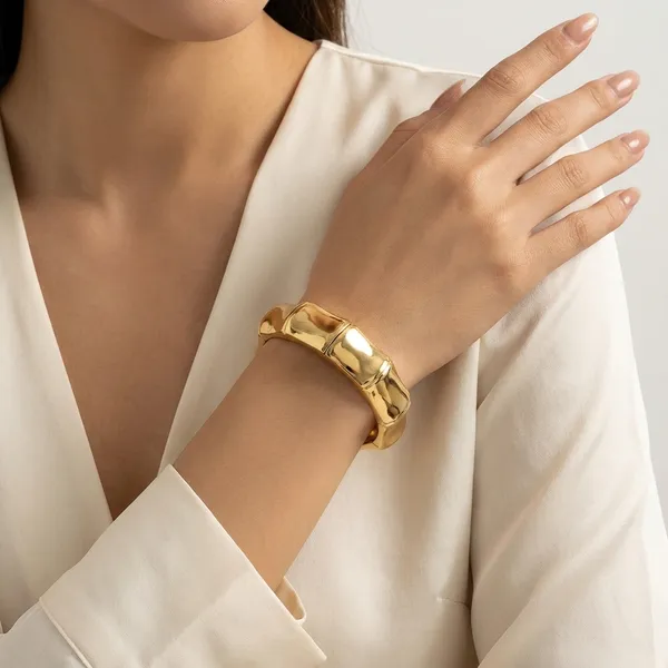 Yellow_Brass_Premium_And_Elegant_Bangle_For_Women