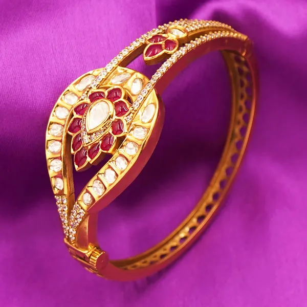 Yellow_Brass_Premium_And_Elegant_Bangle_For_Women