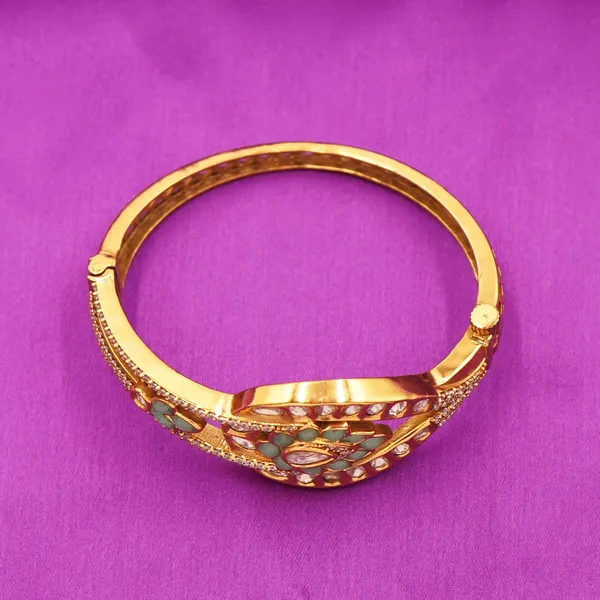 Yellow_Brass_Premium_And_Elegant_Bangle_For_Women
