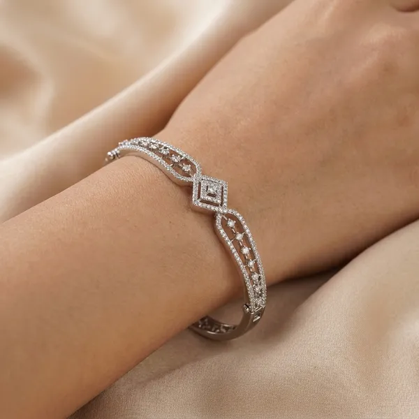 White_Brass_Premium_And_Elegant_Bangle_For_Women