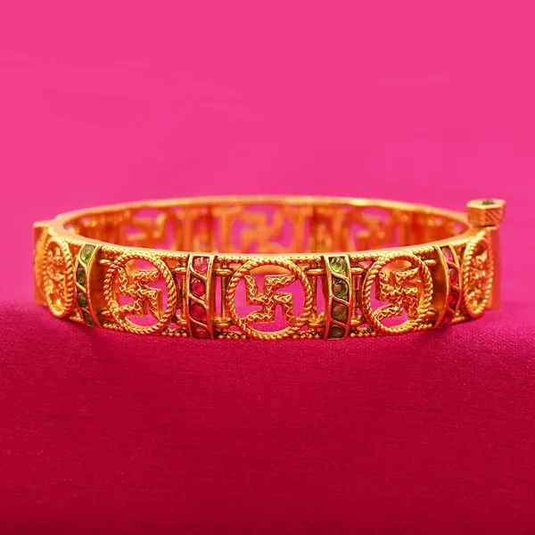 Yellow_Brass_Premium_And_Elegant_Bangle_For_Women