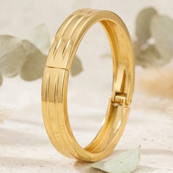 Yellow_Brass_Premium_And_Elegant_Bangle_For_Women