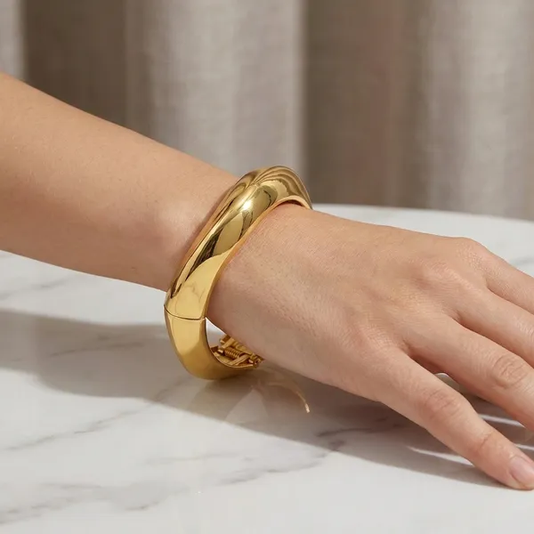 Yellow_Brass_Premium_And_Elegant_Bangle_For_Women