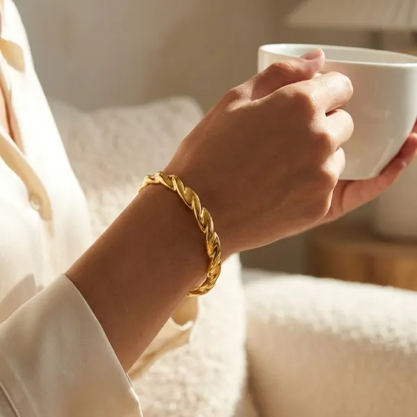 Yellow_Brass_Premium_And_Elegant_Bangle_For_Women