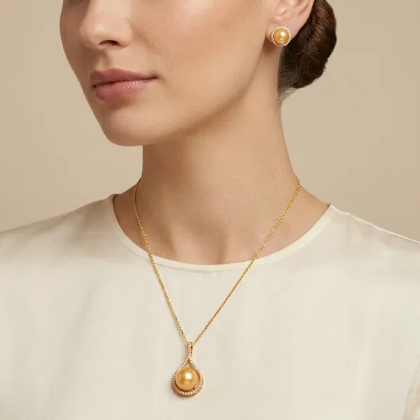 Yellow_Brass_Premium_And_Elegant_Necklace__For_Women