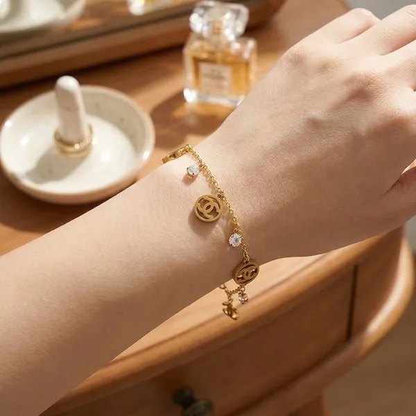Yellow_Brass_Premium_And_Elegant_Bracelet_For_Women