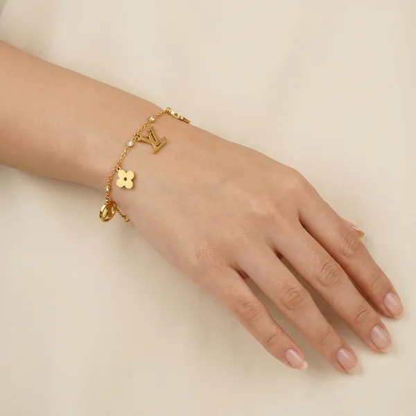 Yellow_Brass_Premium_And_Elegant_Bracelet_For_Women