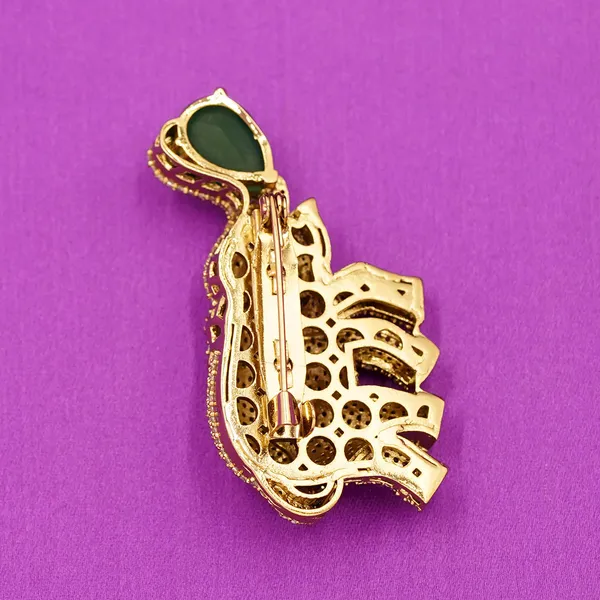 Yellow_Brass_Premium_And_Elegant_Brooch_For_Women