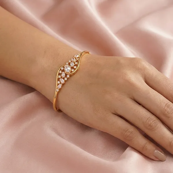 Yellow_Brass_Premium_And_Elegant_Bangle_For_Women