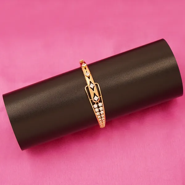 Yellow_Brass_Premium_And_Elegant_Bangle_For_Women