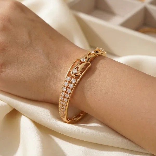 Yellow_Brass_Premium_And_Elegant_Bangle_For_Women