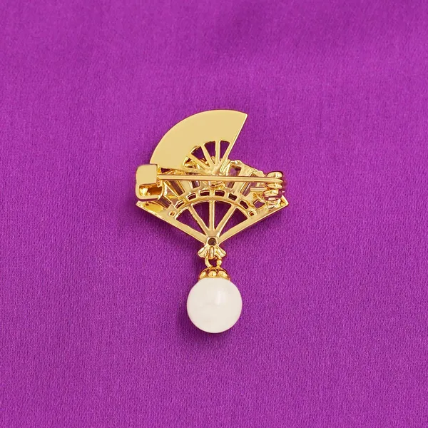 Yellow_Brass_Premium_And_Elegant_Brooch_For_Women