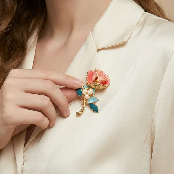 Yellow_Brass_Premium_And_Elegant_Brooch_For_Women
