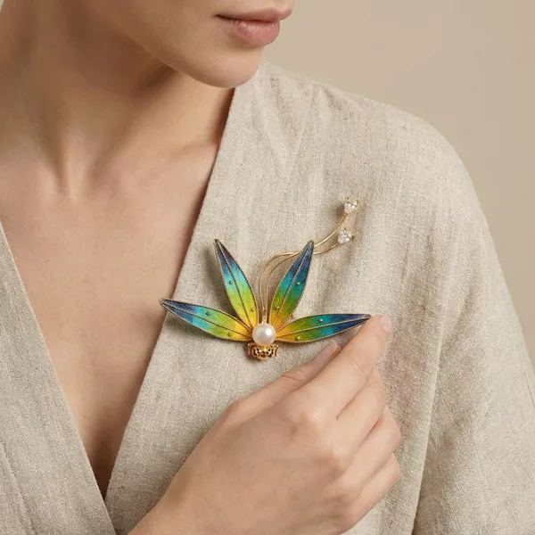 Yellow_Brass_Premium_And_Elegant_Brooch_For_Women